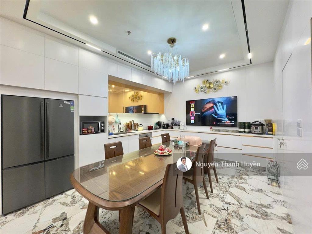 Tôi thiện chí bán lại căn hộ góc 4pn dt 161m2 brg diamond residence lê văn lương tầng vip hướng đn
