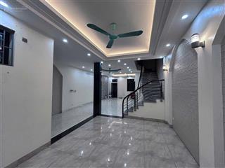 Cho thuê nhà 4 tầng kđt việt hưng long biên giá 23tr/th dt 110m2 vỉa hè kinh doanh ô tô tránh.