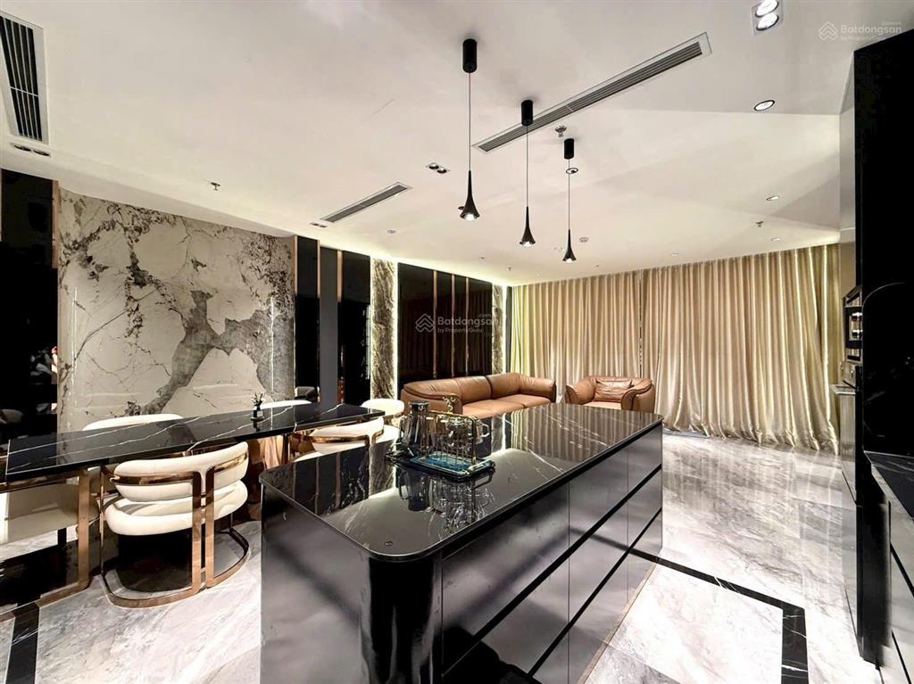 Bán tòa căn hộ cao cấp 6 tầng, 18 phòng gần biển nha trang.
