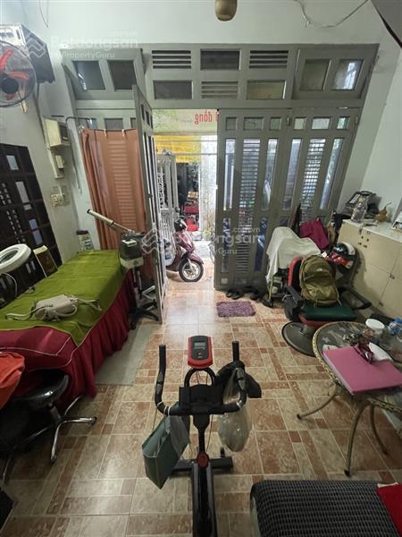 80m2  4 tầng chỉ 9.6 tỷ, ngay hàng xanh, gần nhiều trường đại học