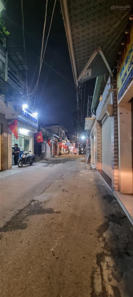 80m2  4 tầng chỉ 9.6 tỷ, ngay hàng xanh, gần nhiều trường đại học