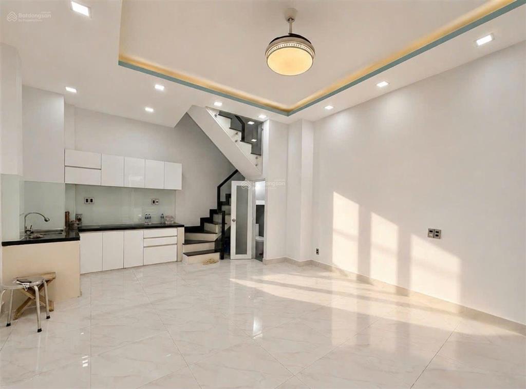 Bán nhà hxh hoàng hoa thám  bình thạnh, 42m2  5 tầng chỉ 6,39 tỷ còn bớt.
