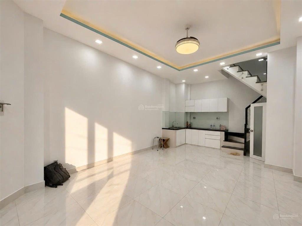 Bán nhà hxh hoàng hoa thám  bình thạnh, 42m2  5 tầng chỉ 6,39 tỷ còn bớt.