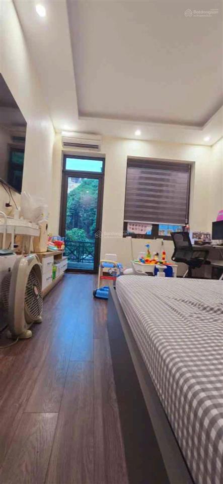 Siêu phẩm mặt ngõ thông khâm thỉên dt74m, sân công riêng,kinh doanh nhỏ,không quy hoạch giá 10,8 ty