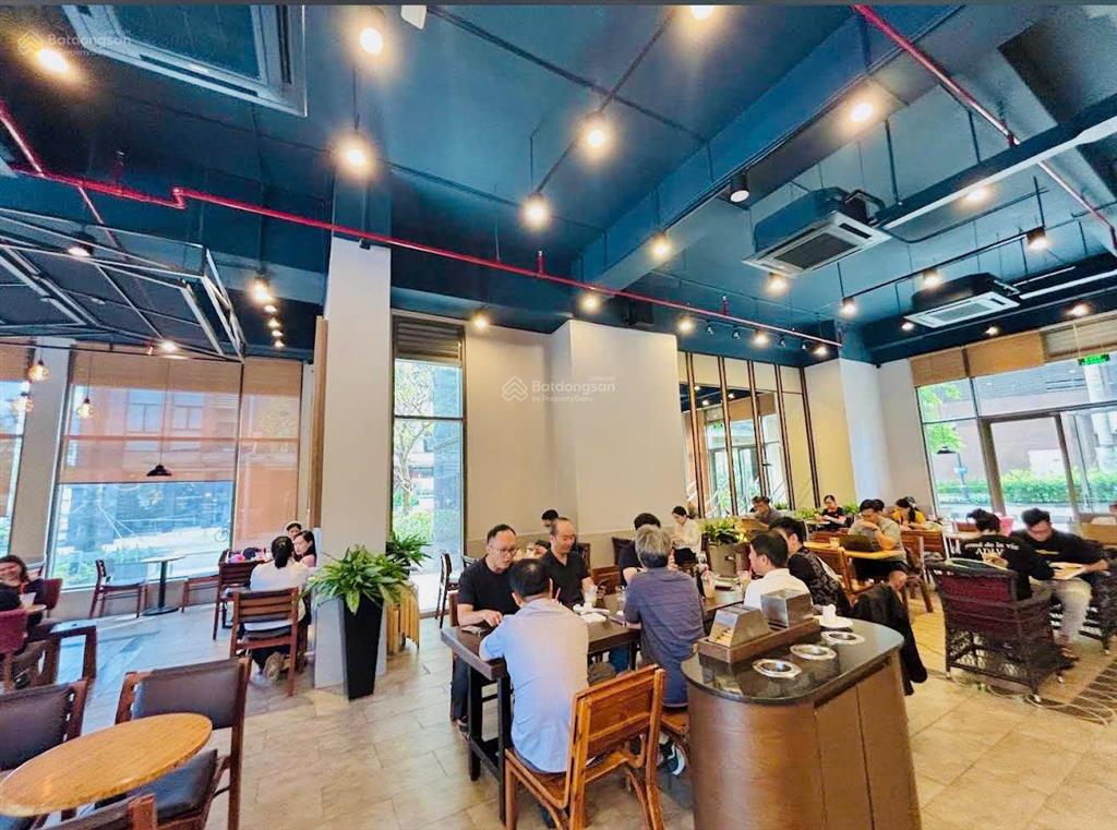 Kẹt tiền bán lỗ shophouse góc saigon royal 199m2 giá 38.3 tỷ, đang có hđt 93 triệu