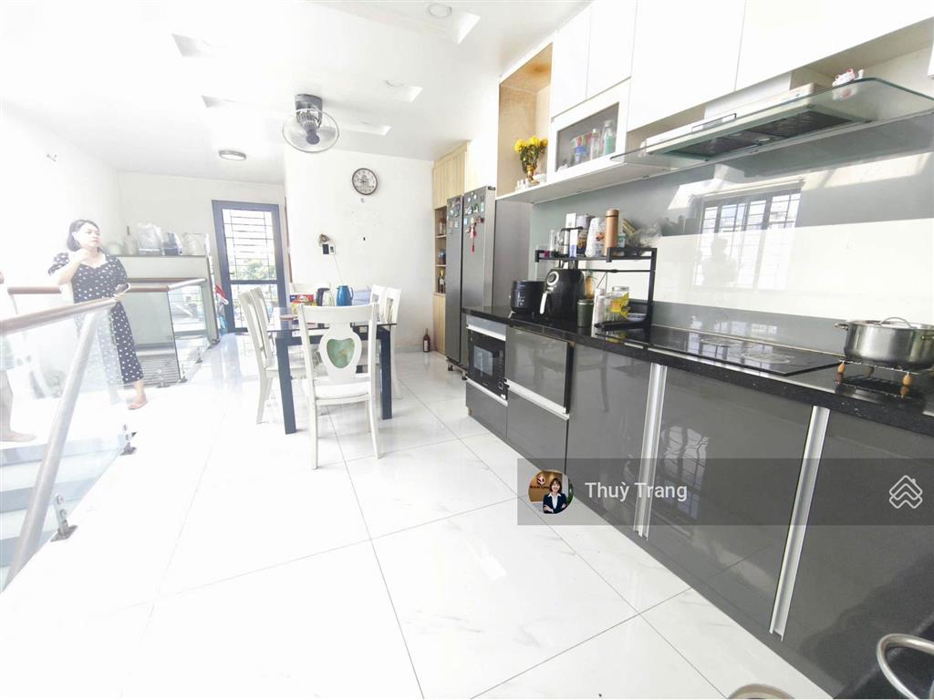 Bán nhà mt 1h 4l đường số 11, bình an, quận 2, đang có hđt 50tr/tháng