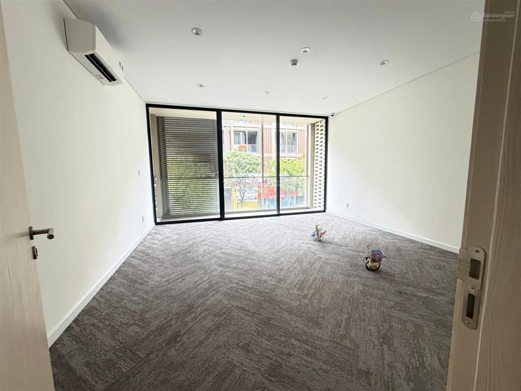 Bán nhà mặt tiền đường 1t4l hoàn thiện có thang máy đã có sổ hồng khu đô thị golbal city q2