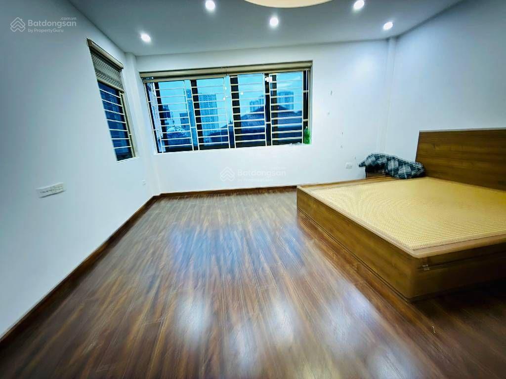 Thạch bàn. nhà 6 tầng.thang máy.dt 45m . ô tô đỗ cửa. giá 11 tỷ.
thạch bàn long biên. nhà đẹp ở tết