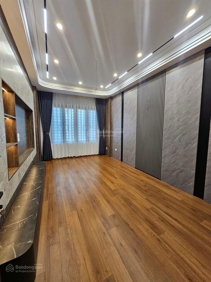 Đối diện tttm aeon long biên. 7 tầng .thang máy. gara ôtô. dt 60m. mt 4,5m giá chỉ 15 tỷ. sót lạ