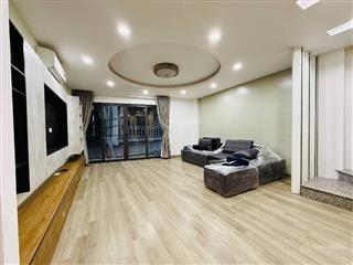 Thạch bàn . lô góc.nhà 6 tầng. thang máy. dt 45m. mt 5m ô tô đỗ cửa. giá 11 tỷ. hơn. nhà thật ảnh