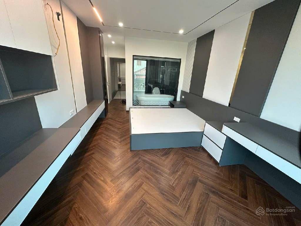 Bồ đề. nhà 4 tầng dt 45m2. gara ôtô, mt 5m. giá chào hơn 10 tỷ 8. ảnh thật nhà thật 100 %