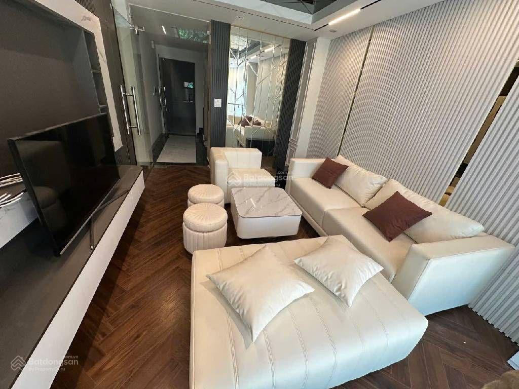 Bồ đề. nhà 4 tầng dt 45m2. gara ôtô, mt 5m. giá chào hơn 10 tỷ 8. ảnh thật nhà thật 100 %