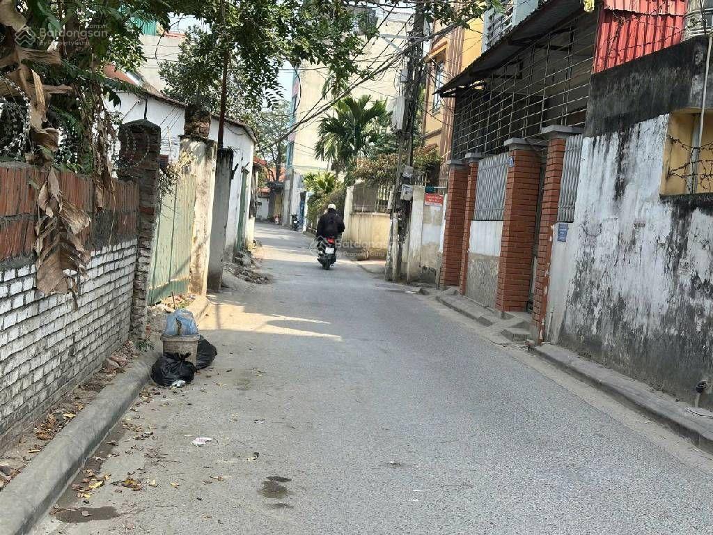 Bồ đề. nhà 4 tầng dt 45m2. gara ôtô, mt 5m. giá chào hơn 10 tỷ 8. ảnh thật nhà thật 100 %