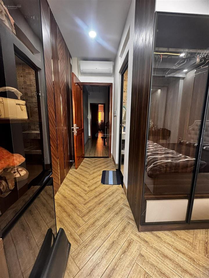 Bình tân, hẻm nhựa thông, nhà 5 tầng 96m2, thang máy xịn, giá tham khảo tốt