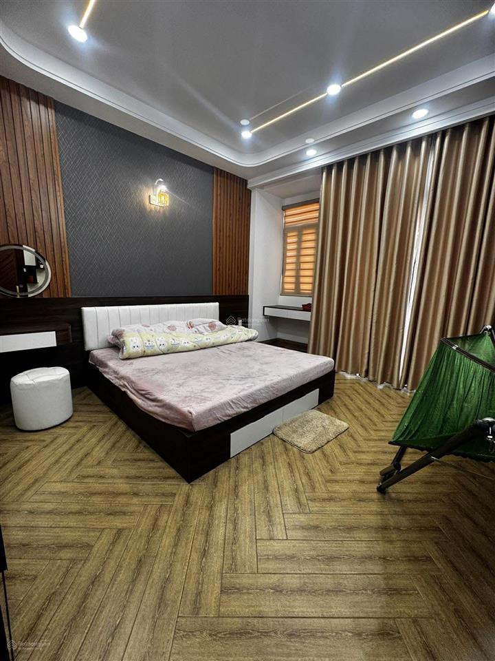 Bình tân, hẻm nhựa thông, nhà 5 tầng 96m2, thang máy xịn, giá tham khảo tốt