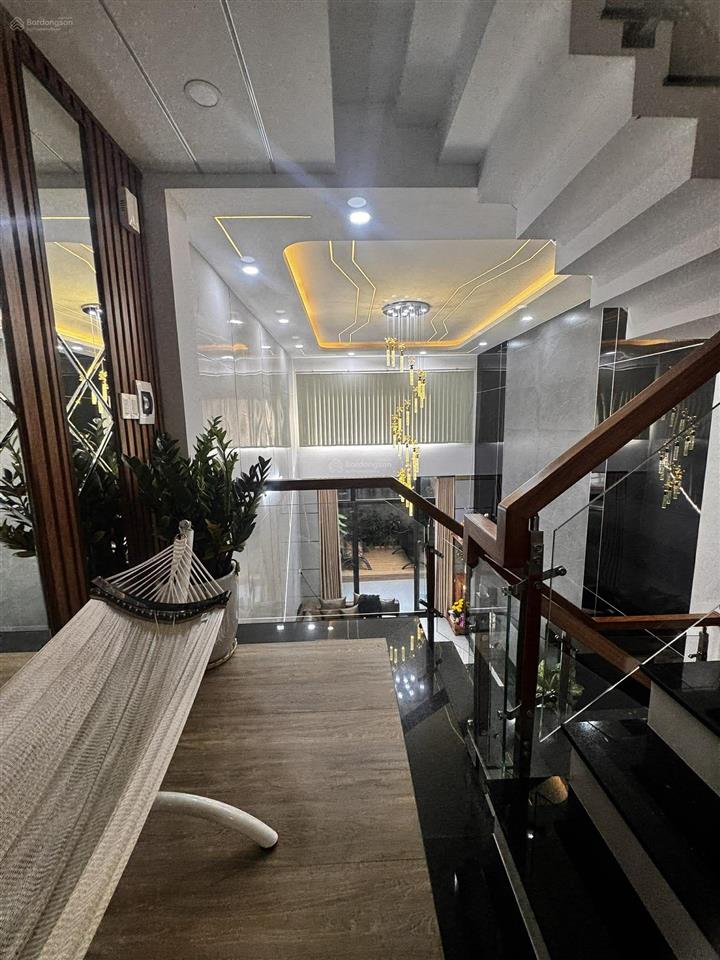 Bình tân, hẻm nhựa thông, nhà 5 tầng 96m2, thang máy xịn, giá tham khảo tốt