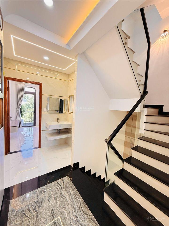 Bình tân, hẻm nhựa thông, nhà 5 tầng ,68m2, giá rẻ