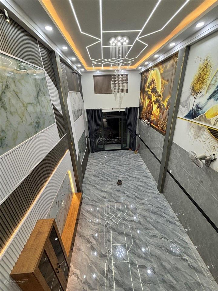 Bình tân, nhà 5 tầng 80m2, thang máy, gần mặt tiền, giá rẻ 8 t.ỷ hơn