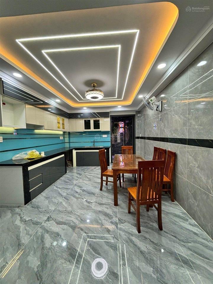 Bình tân, nhà 5 tầng 80m2, thang máy, gần mặt tiền, giá rẻ 8 t.ỷ hơn