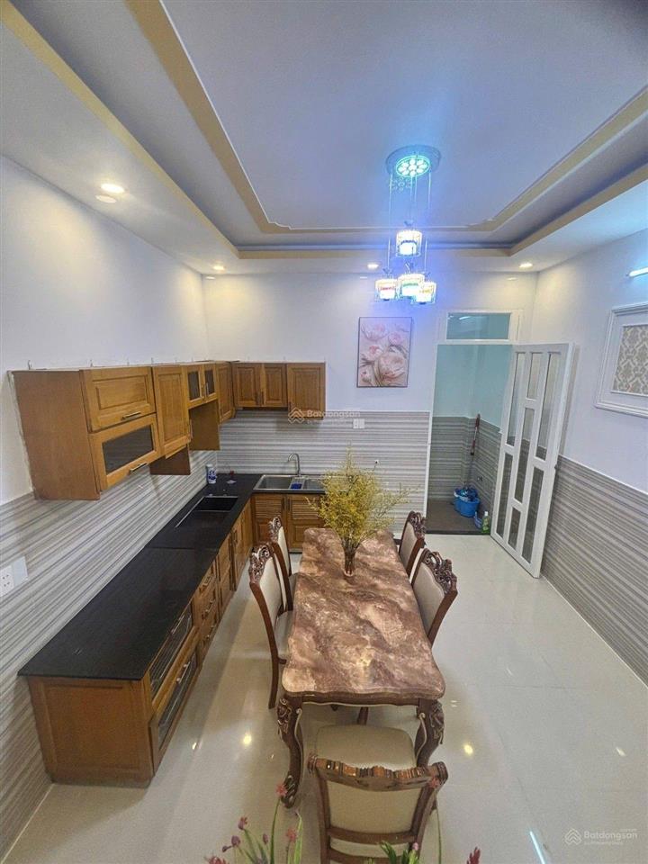 Bình tân, nhà đẹp, 3 tầng 64m2, hẻm ô tô, giá rẻ