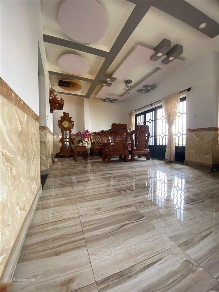 Vip căn góc, 9.5x17m, nhà 3 tầng đẹp, kd, cạnh vòng xoay an lạc