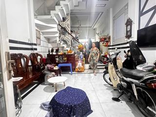 Nhà 3 tầng, ngang 4.6m, dt 77m2, giá rẻ, ô tô thông