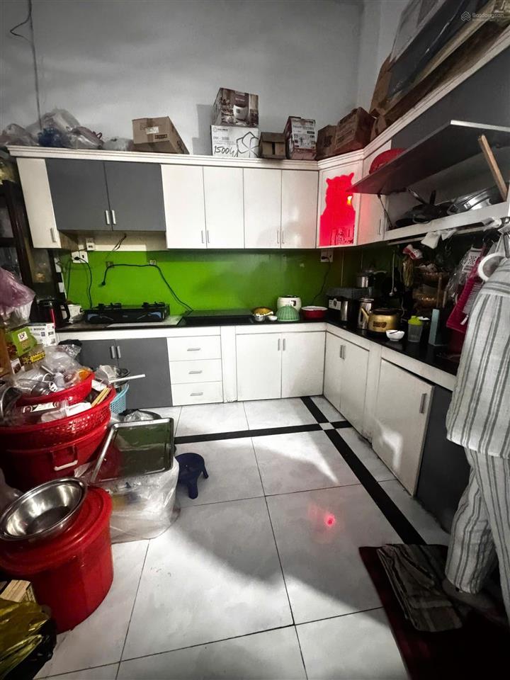 Nhà 3 tầng, ngang 4.6m, dt 77m2, giá rẻ, ô tô thông