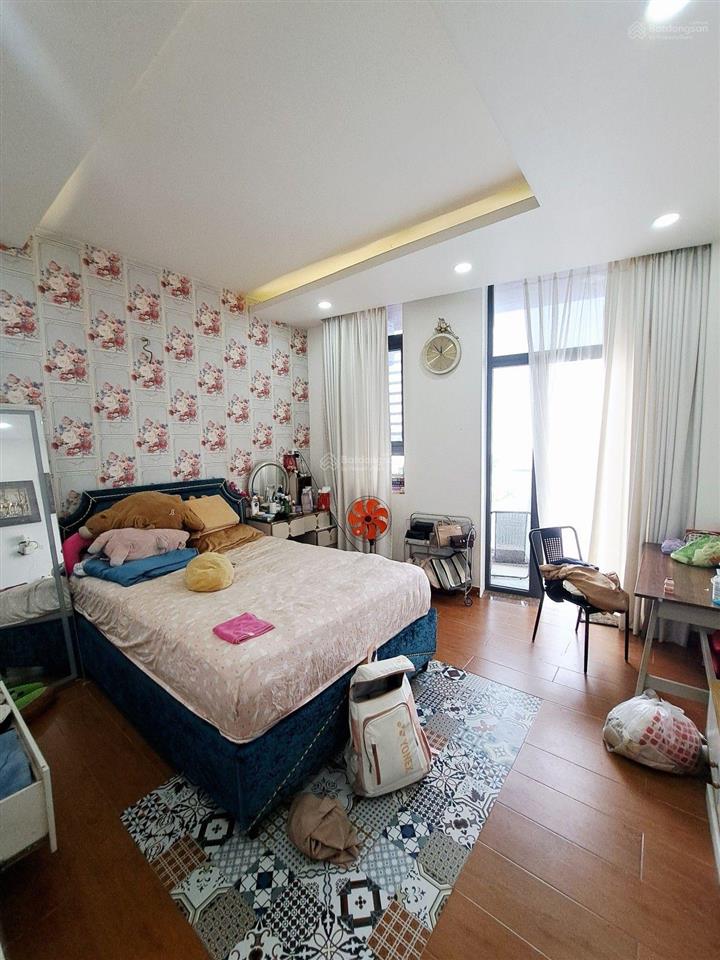 Nhà mặt tiền, 5 tầng, kinh doanh, dt 72m2, rẻ.