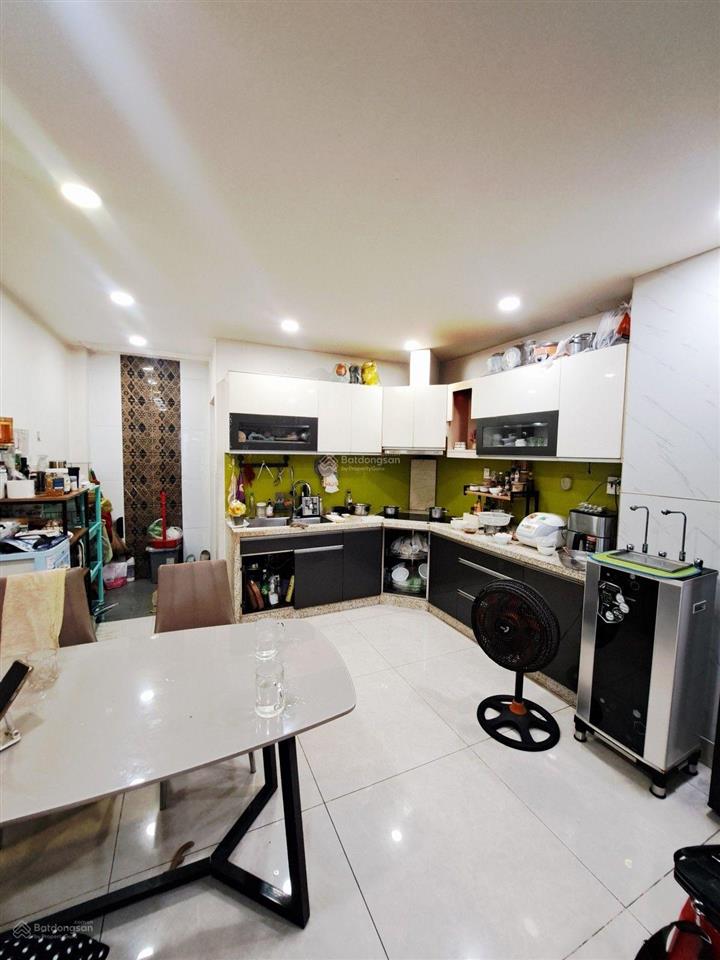 Nhà mặt tiền, 5 tầng, kinh doanh, dt 72m2, rẻ.