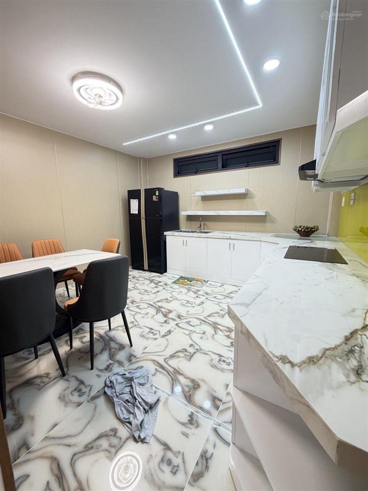 Nhà mới đẹp 5 tầng, thang máy, 72m2, ô tô, 7 tỷ hơn
