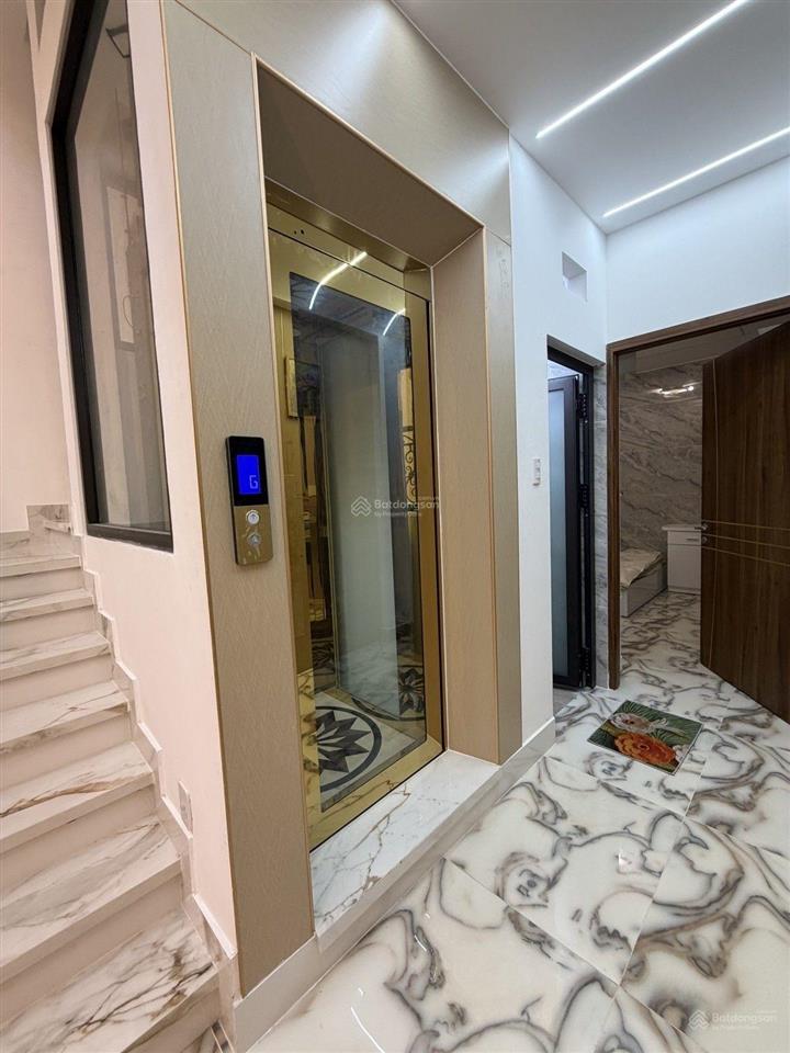 Nhà mới đẹp 5 tầng, thang máy, 72m2, ô tô, 7 tỷ hơn
