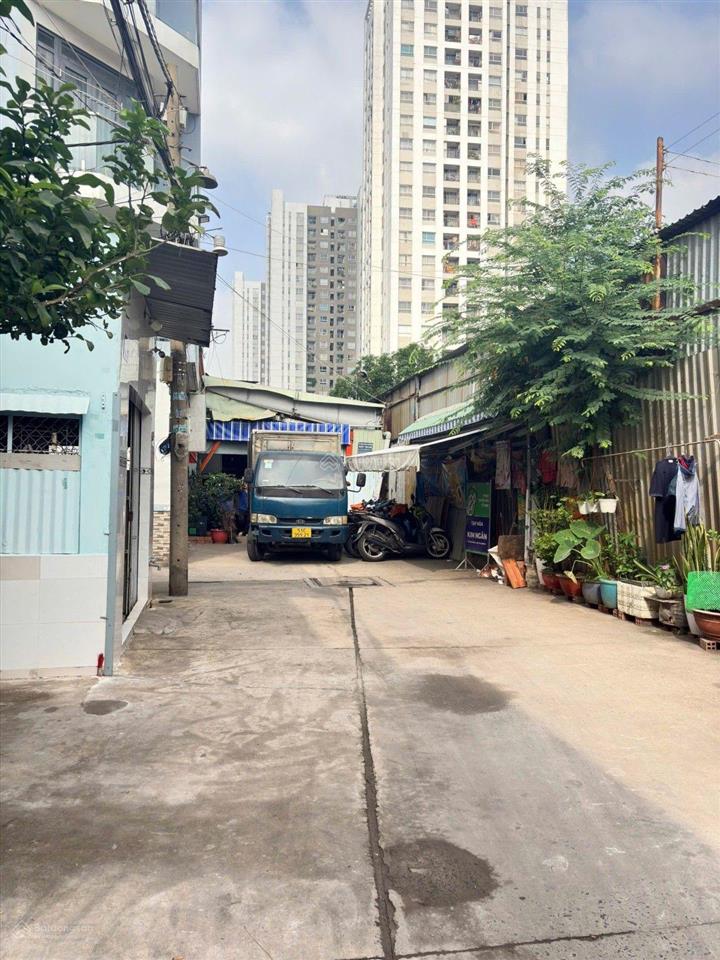 Nhà mới đẹp 2 tầng, 3pn, ô tô thông, tân phú, giá rẻ.