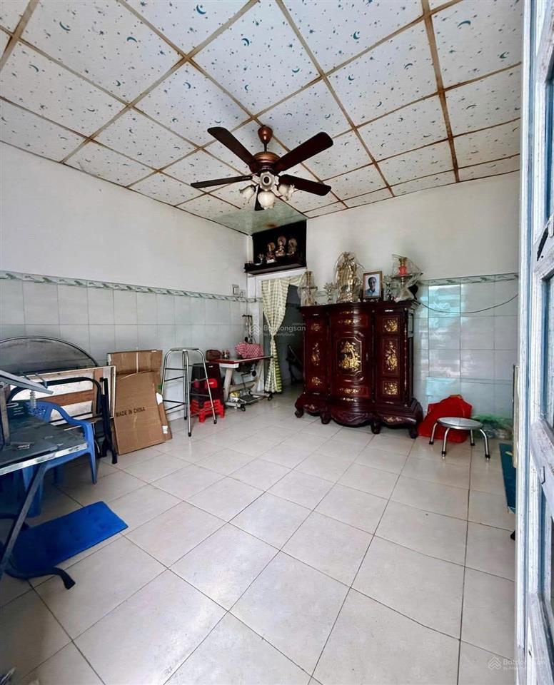 Q6, hêm ô tô ra bà hom, nhà 2 tầng (4 x 17m), giá rẻ