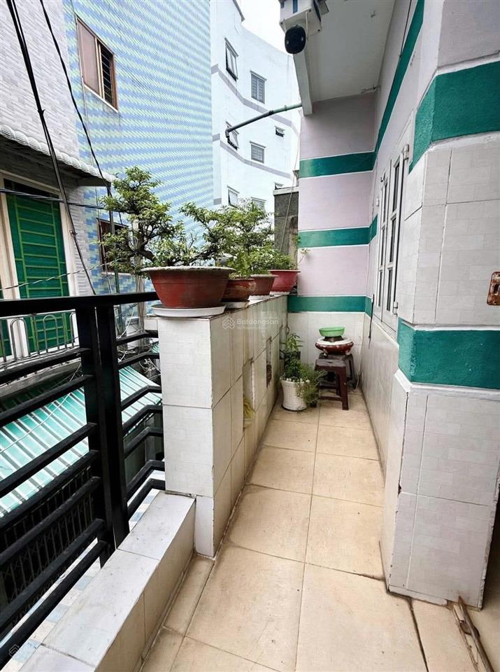 Q6, hêm ô tô ra bà hom, nhà 2 tầng (4 x 17m), giá rẻ