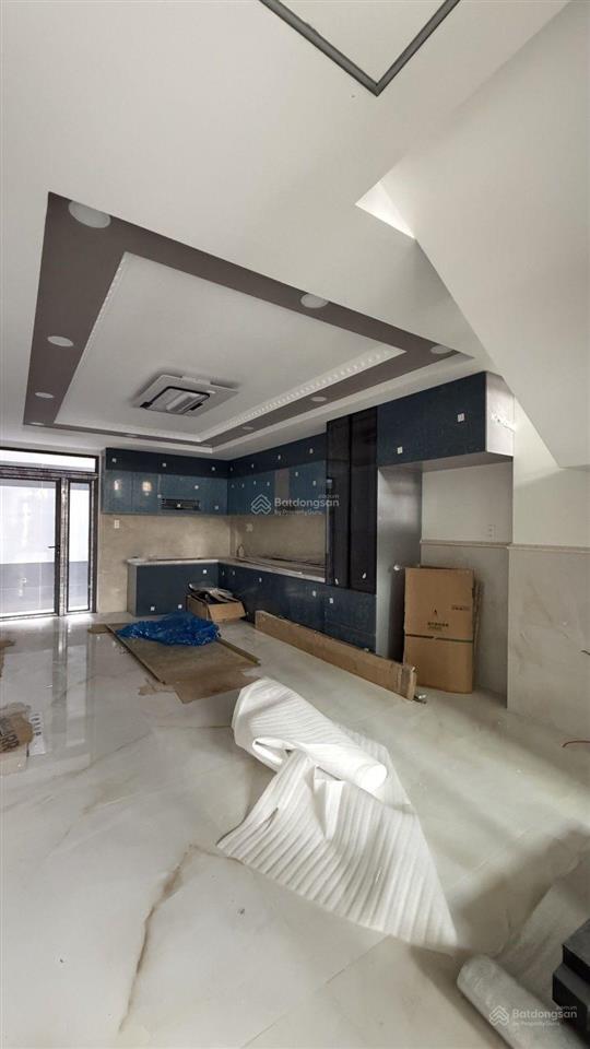 Nhà mới 5 tầng (68m2), tân phú, hẻm nhựa thông, thang máy, nội thất xịn.