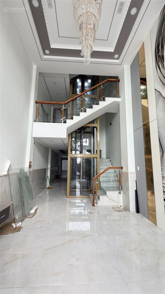 Nhà mới 5 tầng (68m2), tân phú, hẻm nhựa thông, thang máy, nội thất xịn.