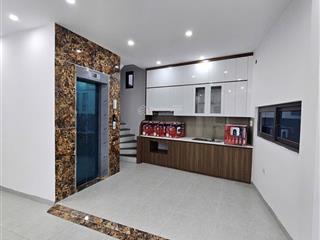 Nhà lô góc 5 t, thang máy ô tô 7 chỗ thông gần cầu thanh trì , đông dư gia lâm hn,giá hơn 8 tỷ