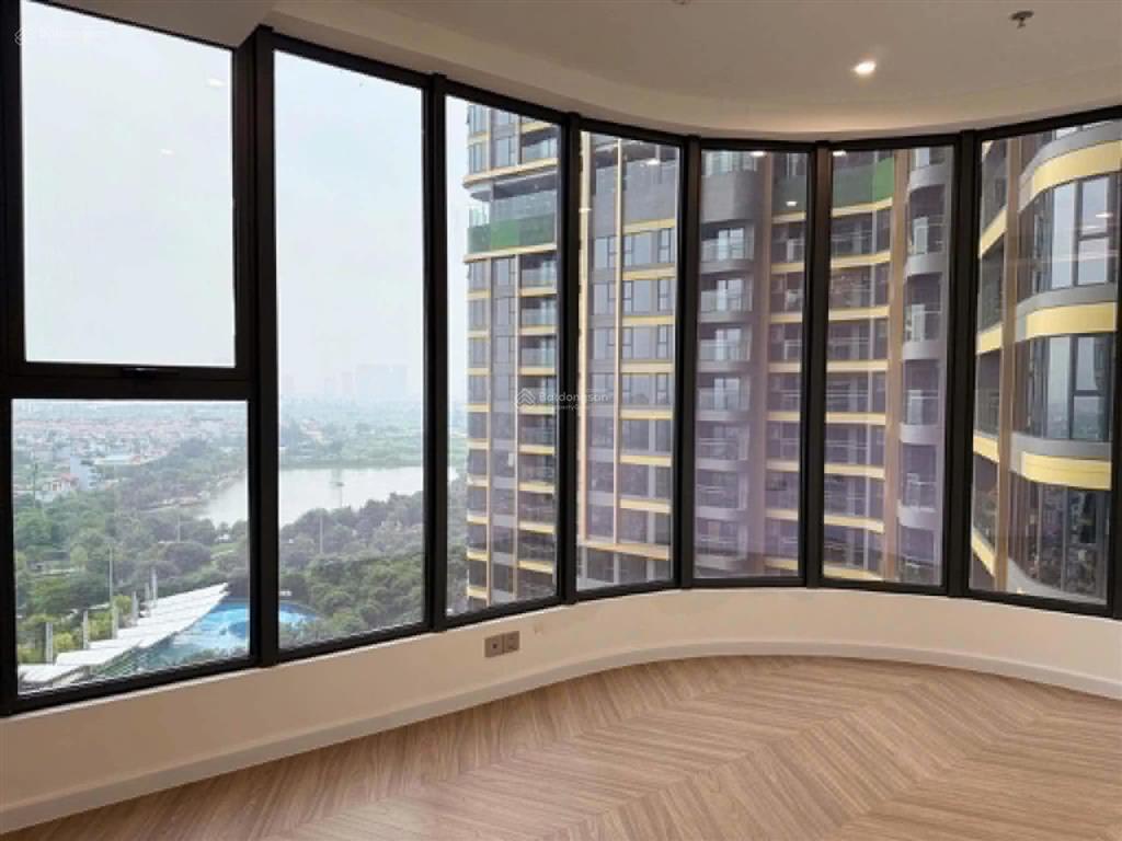 Cho thuê căn studio tòa a2, giá 8,5 triệu/tháng, đồ nguyên bản chủ đầu tư có rèm và giàn phơi.