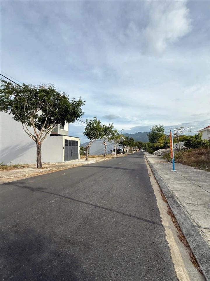 Cần bán lô đất 70m2 ngang 5m có 2 mặt tiền siêu hiếm tđc đất lành