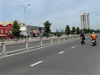 Bán nhà mặt tiền nguyễn văn linh, quận 7. diện tích 10 dài 30, có nhà 1 trệt 1 lầu. giá bán 35 tỷ