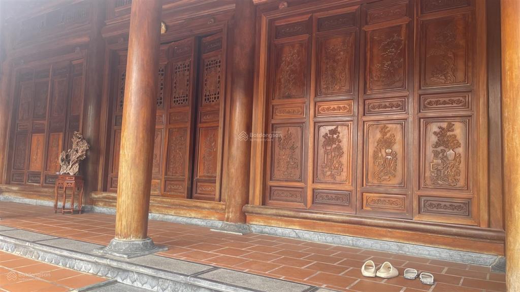 Có một nhà sàn một nhà nghỉ 10 phòng nhà bếp nhà sinh hoạt sân chơi vườn cây cảnh bể cá rất đẹp