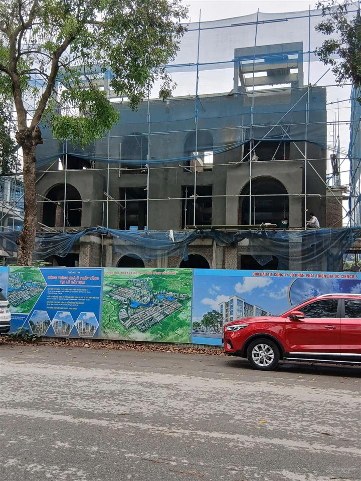 Cho thuê căn biệt thự 270m2 đường 25m, đối diện 11 toà chung cư kđt thanh hà.  0988 643 ***