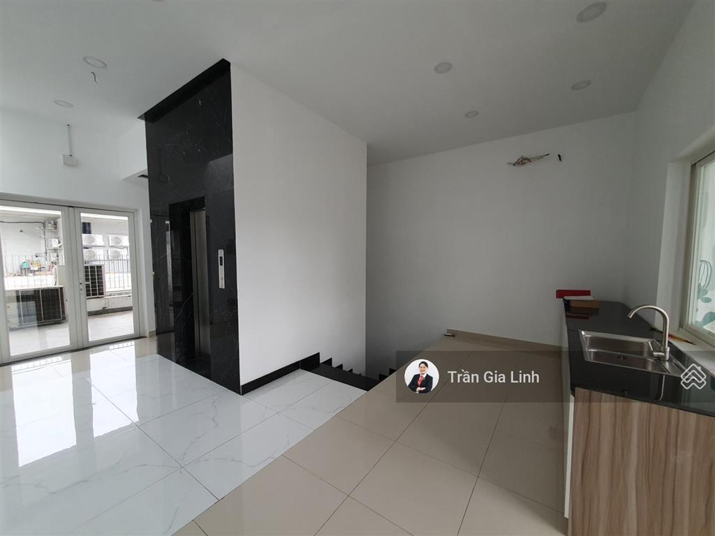 Bán nhanh shophouse sala  căn góc 5 tầng nổi + 1 hầm dtsd đến 537m2