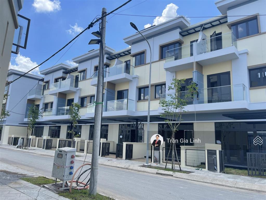 Cắt lỗ cực sâu căn iris vị trí cực đẹp đối diện trường học và shophouse giá chỉ 2,8 tỷ