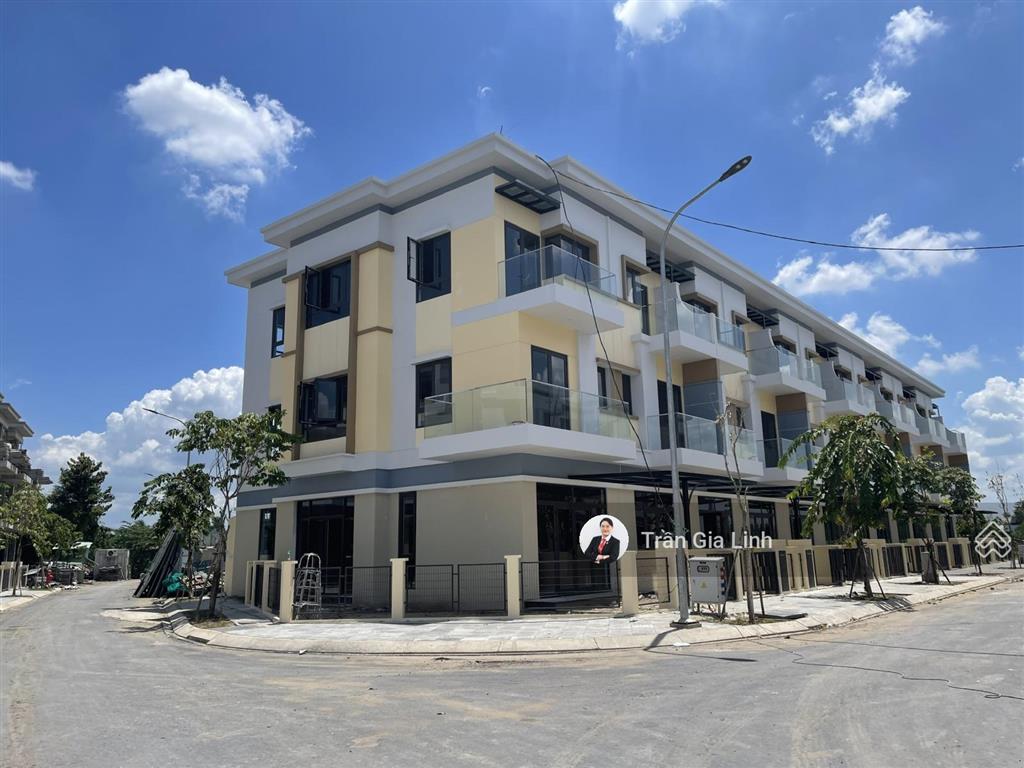 Cắt lỗ cực sâu căn iris vị trí cực đẹp đối diện trường học và shophouse giá chỉ 2,8 tỷ