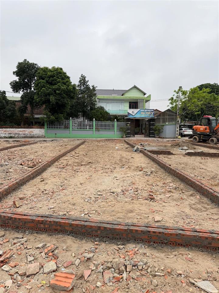 Nằm giữa 3 kcn lớn.nhu cầu trọ cao. phù hợp đầu tư xây trọ,tích sản  0859 192 ***