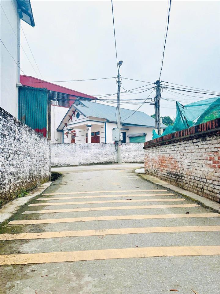 Nằm giữa 3 kcn lớn.nhu cầu trọ cao. phù hợp đầu tư xây trọ,tích sản  0859 192 ***