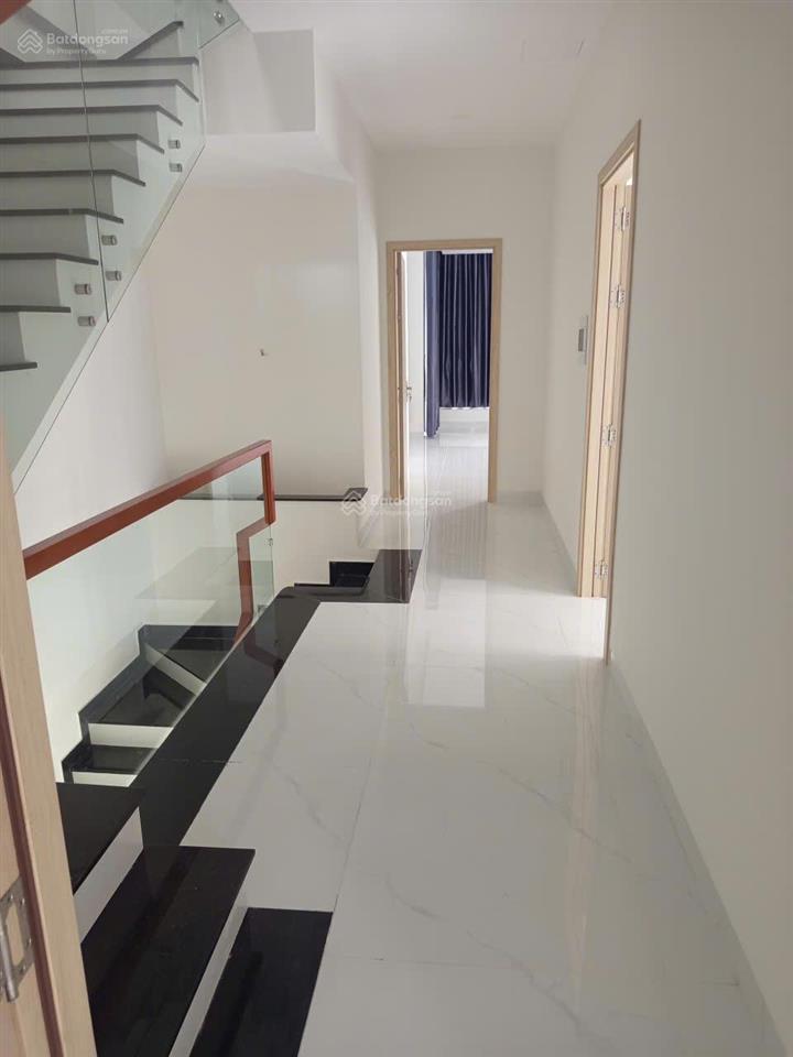Cho thuê nhà góc unitown complex