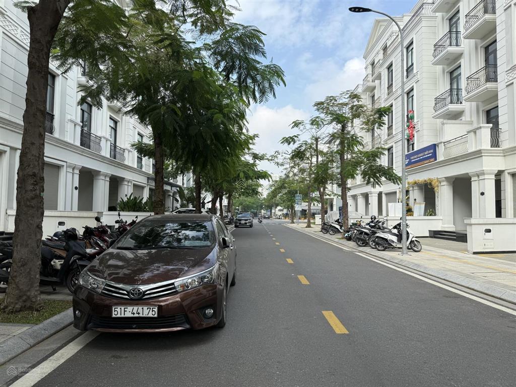 Bán gấp căn nhà phố 5 tầng có sổ hồng 144m thổ cư, giá rẻ nhất thị trường chỉ 23 tỷ  0906 454 ***