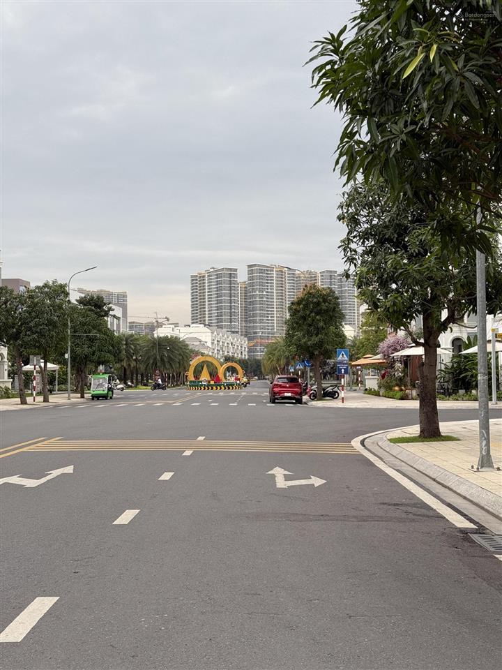 Bán gấp căn nhà phố 5 tầng có sổ hồng 144m thổ cư, giá rẻ nhất thị trường chỉ 23 tỷ  0906 454 ***